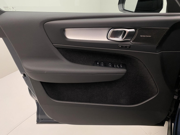 Volvo XC40 B3 AUT PLUS BLACK EDITION