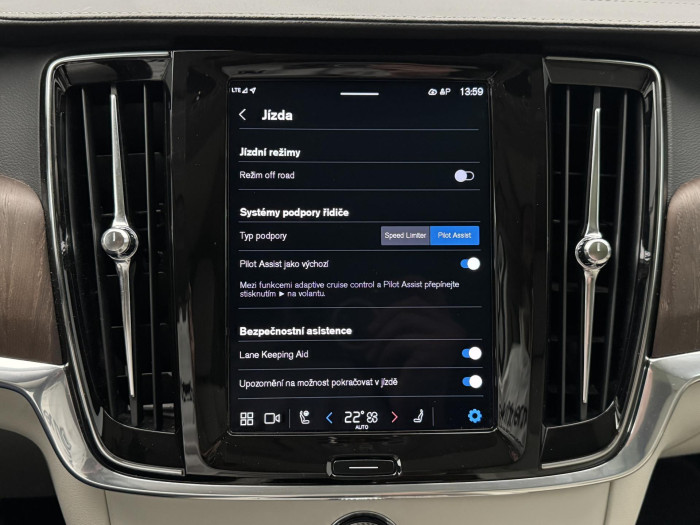 Volvo V90 CC B5 AWD PRO AUT REZERVACE 2.0 CC CC