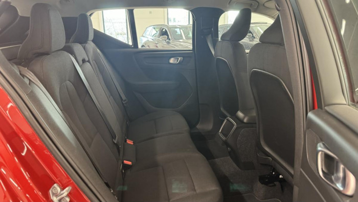 Volvo XC40 T3 MOMENTUM AUT REZERVACE 1.5 Momentum