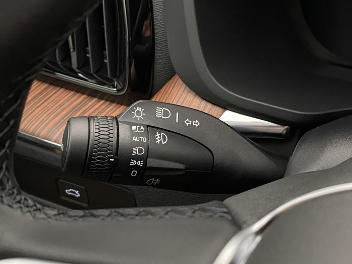 Volvo XC60 B5 AWD AUT DARK PLUS