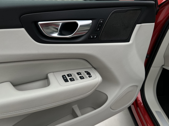 Volvo XC60 T6 AWD RECHARGE ULTRA DARK AUT