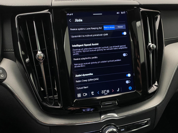 Volvo XC60 T6 AWD PLUG-IN DARK PLUS CZ