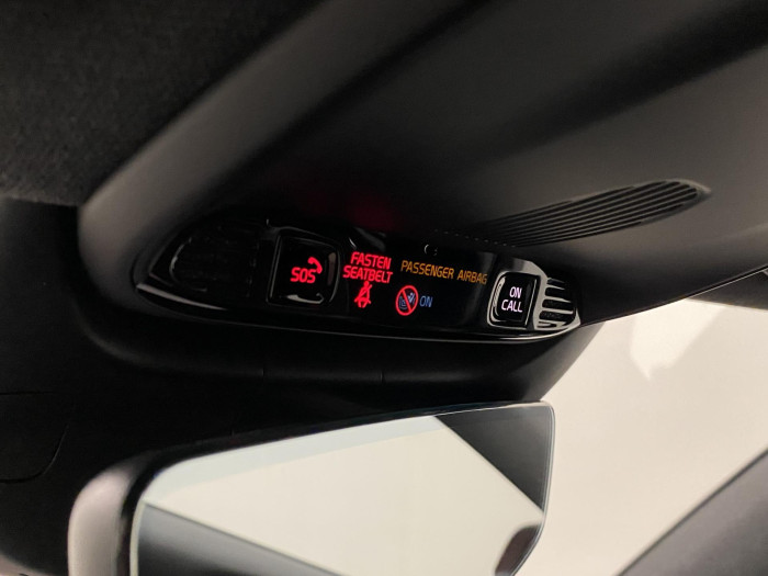 Volvo XC40 B5 AWD R-DESIGN AUT CZ 1.maj.
