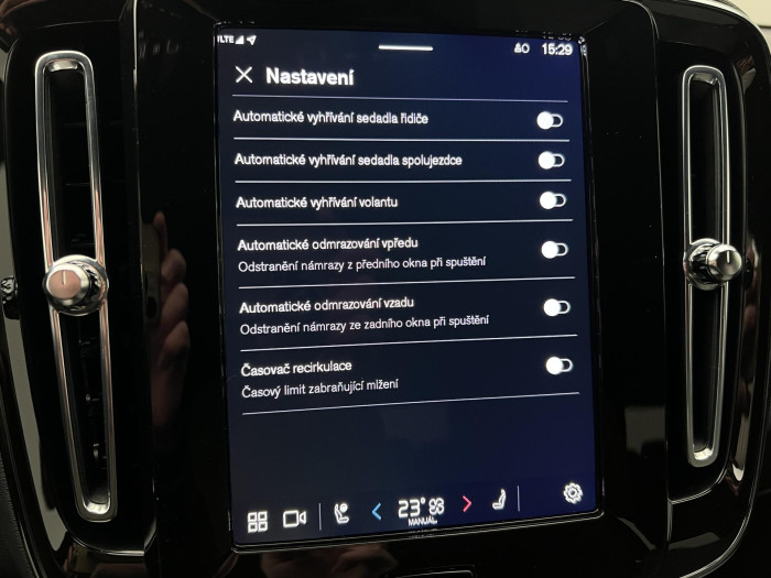 Volvo XC40 B3 PLUS DARK AUT CZ