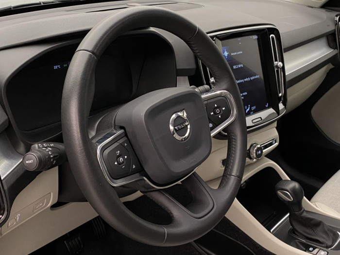Volvo XC40 T3 MOMENTUM REZERVACE 1.5 Momentum