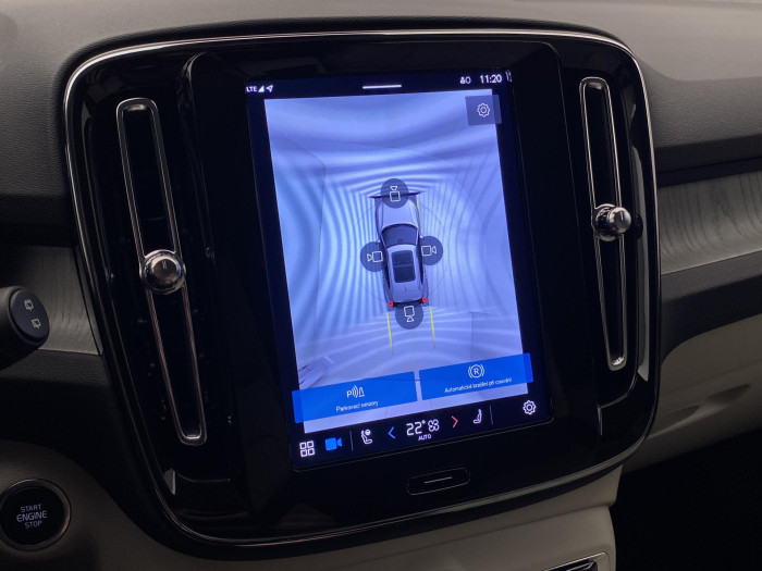 Volvo XC40 B4 DARK PLUS REZERVACE