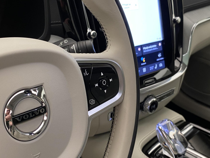 Volvo V60 T8 AWD PLUG-IN BRIGHT ULTRA CZ