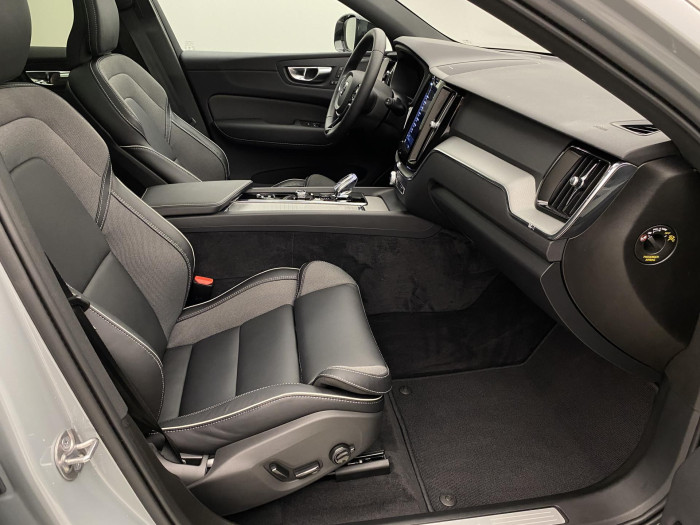 Volvo XC60 T6 AWD PLUG-IN DARK PLUS AUT