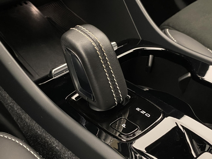 Volvo XC40 B4 AWD R-DESIGN AUT CZ