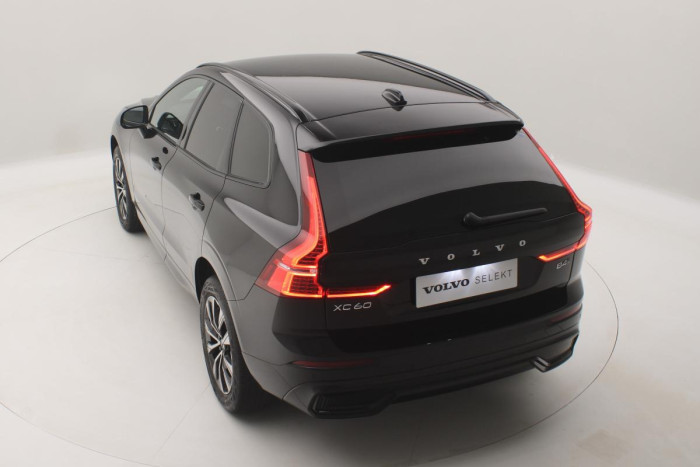 Volvo XC60 B4 AWD R-DESIGN AUT REZERVACE