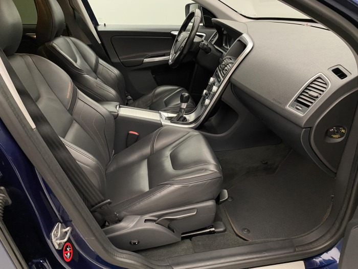 Volvo XC60 D4 AWD MOMENTUM REZERVACE 2.4 d Momentum