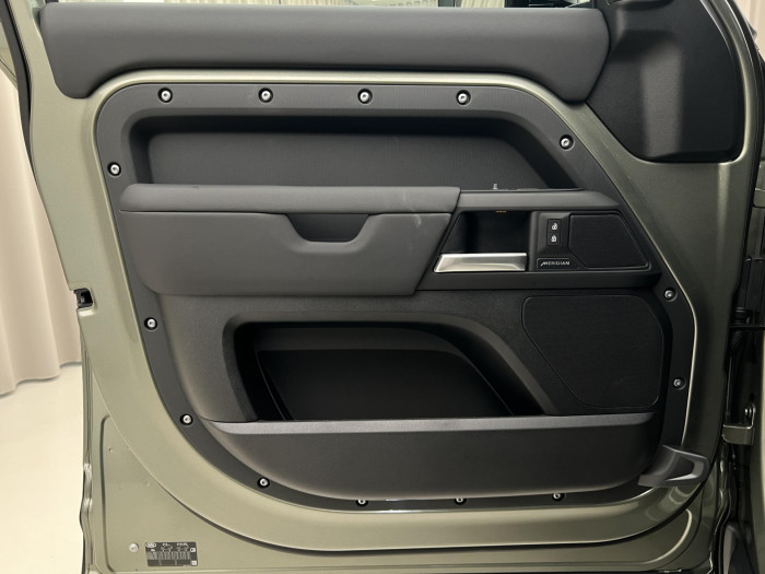 Land Rover Defender 110 D250 X-DYNAMIC SE AWD AUT 3.0 d Dynamic SE