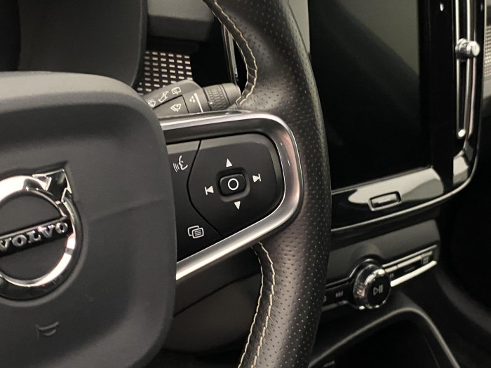 Volvo XC40 T4 AWD R-DESIGN REZERVACE