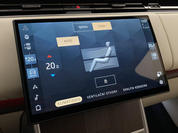 Land Rover Range Rover P550e AUTOBIOGRAPHY SWB