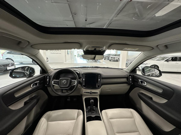 Volvo XC40 D3 INSCRIPTION REZERVACE 2.0 d