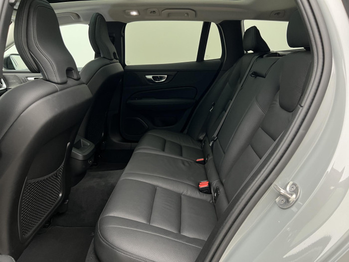 Volvo V60 B4 PLUS DARK AUT 1.maj.