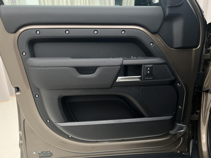 Land Rover Defender 110 D250 X-DYNAMIC SE AWD Aut 3.0 d Dynamic SE