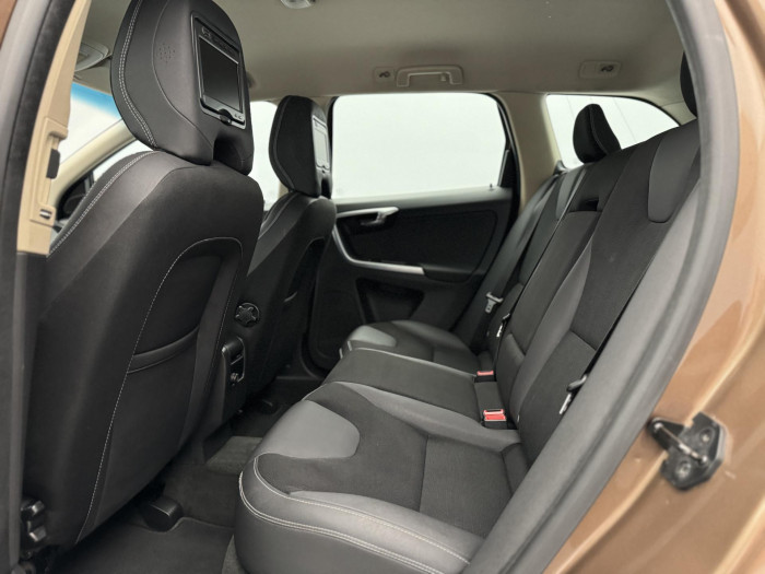 Volvo XC60 D3 AWD MOMENTUM CZ 1.maj 2.4 d Momentum