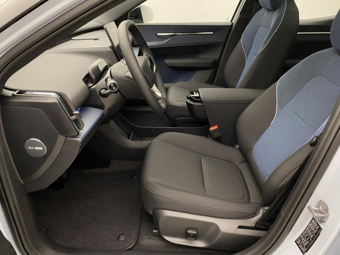 Volvo EX30 PURE ELECTRIC TWIN AWD ULTRA