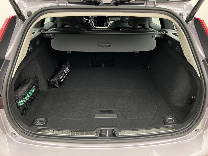 Volvo V60 B4 DARK PLUS AUT