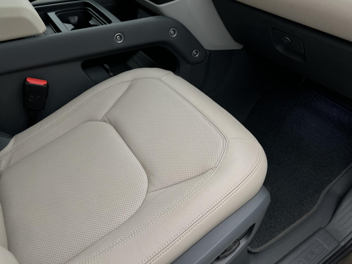 Land Rover Defender D250 SE AWD AUT CZ 3.0 d SE