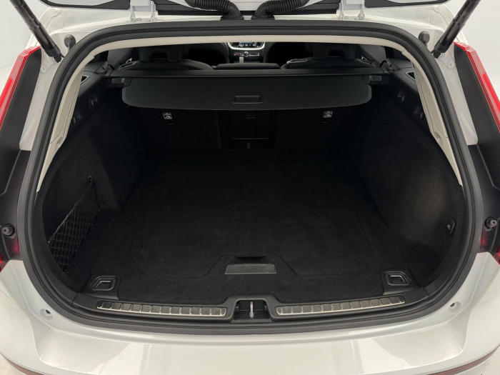 Volvo V60 CC B4 AWD ULTIMATE REZERVACE 2.0 CC CC