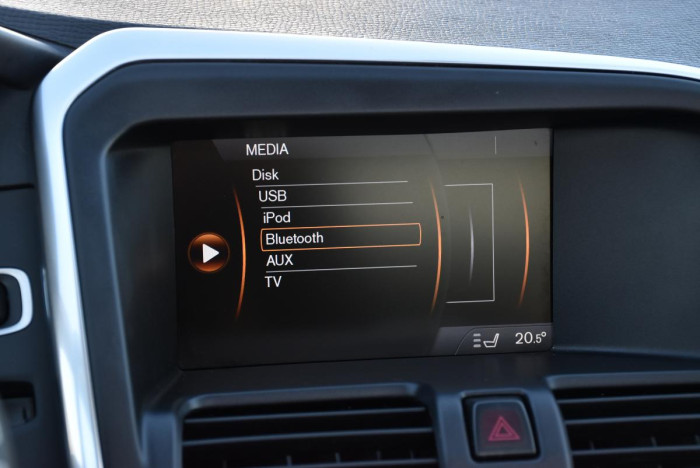 Volvo XC60 D5 AWD R-Design REZERVACE 2.4 d