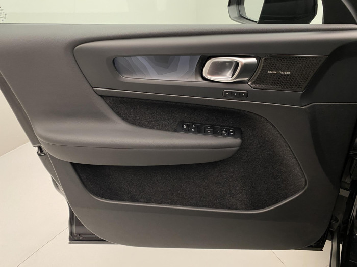 Volvo EC40 ULTRA BLACK EDITION TWIN MOTOR Edition