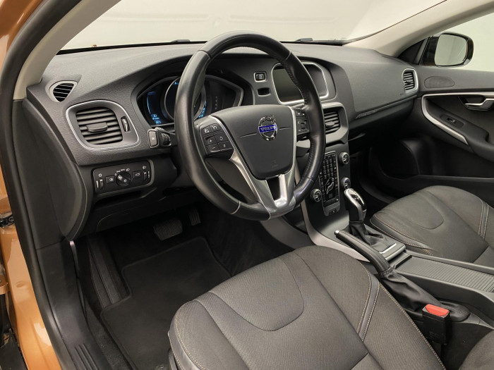 Volvo V40 CC D2 MOMENTUM AUT 1.6 d CC CC Momentum