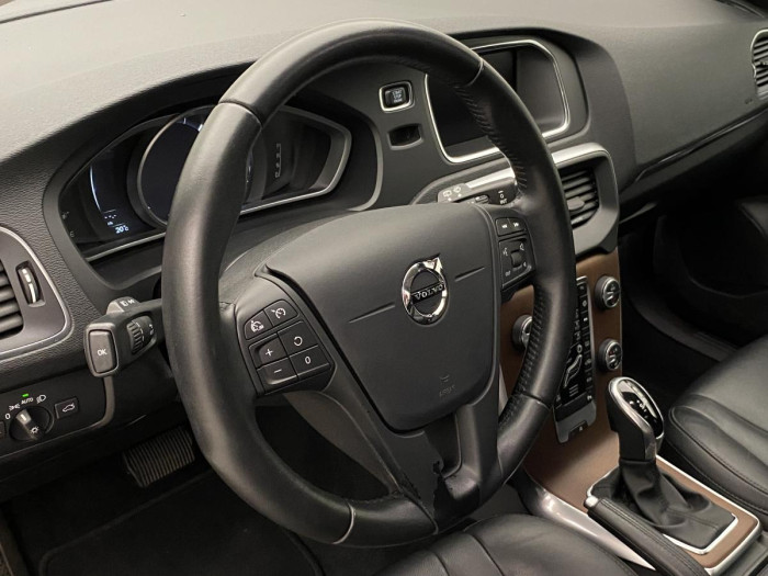 Volvo V40 D2 MOMENTUM REZERVACE 2.0 d Momentum