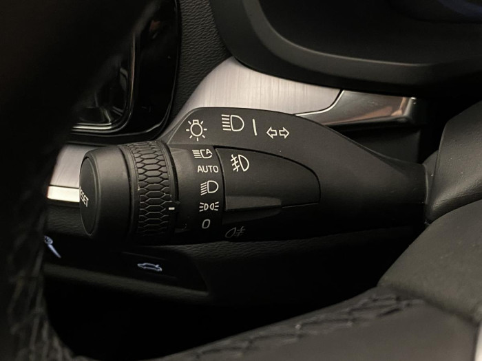 Volvo V60 CC B4 AWD MOMENTUM REZERVACE 2.0 CC CC Momentum