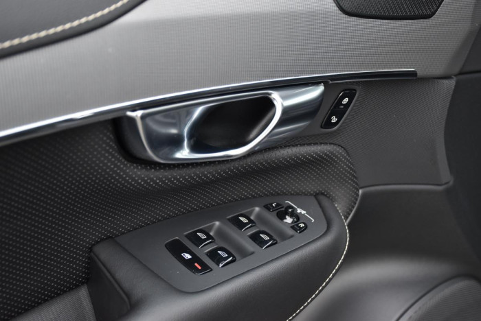 Volvo XC90 B5 AWD R-Design REZERVACE