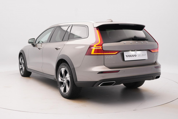 Volvo V60 CC B4 AWD PRO AUT REZERVACE 2.0 CC CC