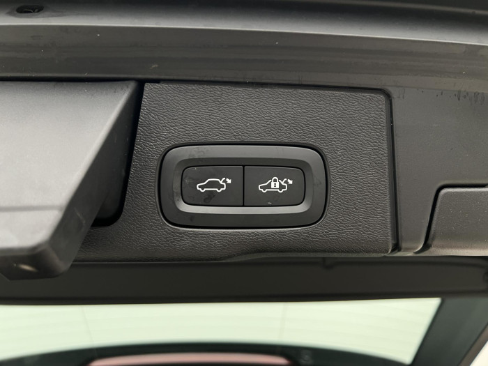 Volvo XC60 B5 AWD R-DESIGN AUT