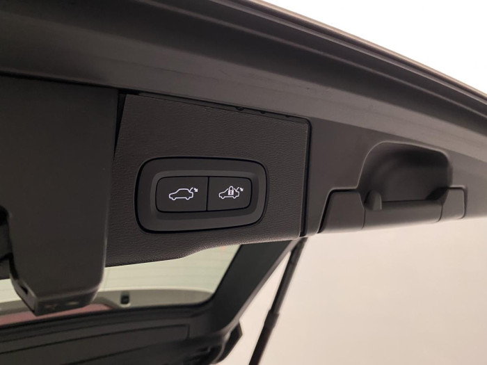 Volvo XC60 B5 AWD ULTIMATE REZERVACE