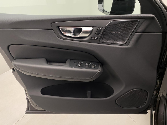 Volvo XC60 B5 AWD DARK PLUS AUT CZ