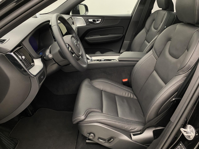 Volvo XC60 B5 AWD R-DESIGN AUT CZ