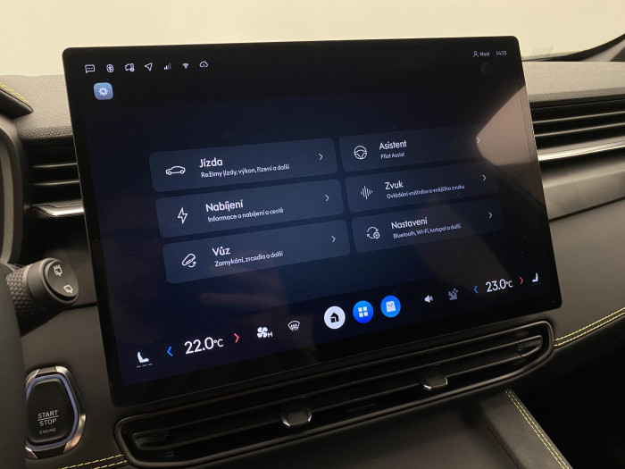 Lynk & Co 01 01 CORE PHEV