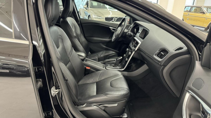 Volvo V40 D2 INSCRIPTION REZERVACE 2.0 d
