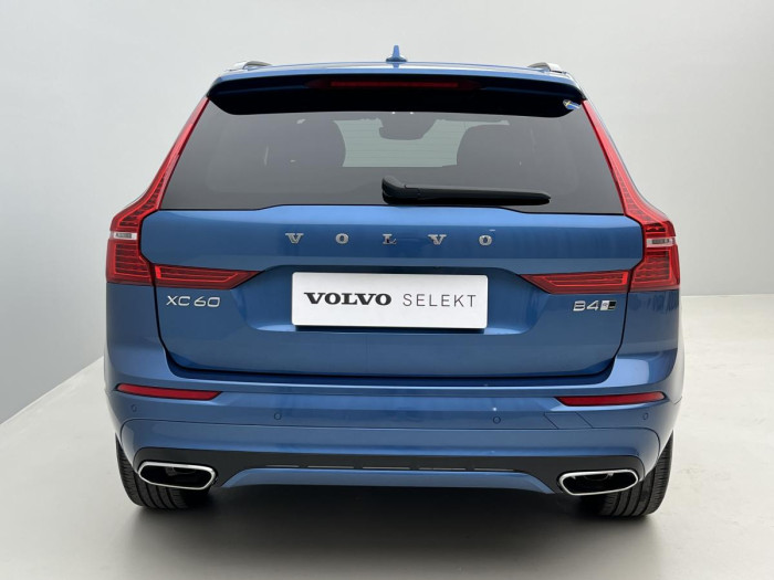 Volvo XC60 B4 AWD R-DESIGN AUT REZERVACE