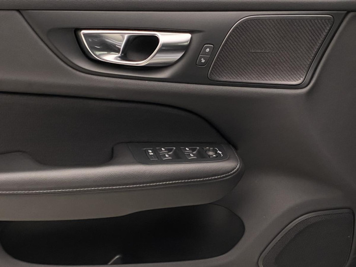 Volvo V60 B4 MOMENTUM AUT REZERVACE 2.0 Momentum