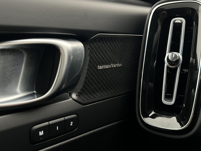 Volvo XC40 B3 PLUS DARK AUT CZ 1.maj.