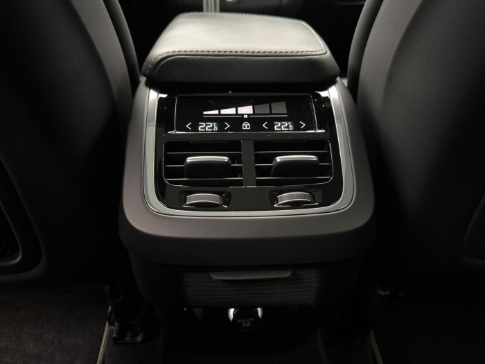 Volvo XC60 B5 AWD R-DESIGN AUT