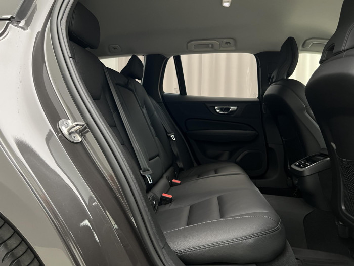 Volvo V60 B4 PLUS DARK AUT 1.maj.