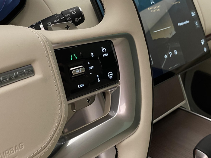 Land Rover Range Rover P550e AUTOBIOGRAPHY SWB