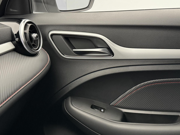 MG ZS 1.0T EXCLUSIVE AUT CZ 1.maj. 1.0 Exclusive