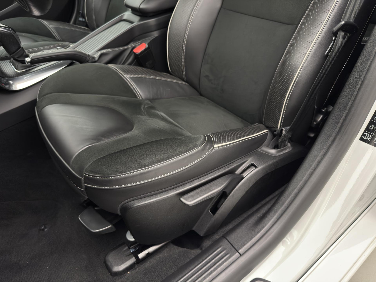 Volvo V40 T3 R-DESIGN AUT