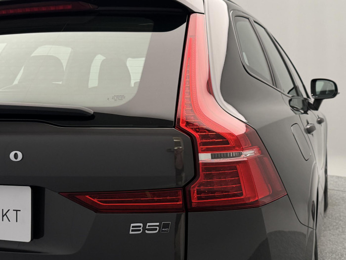 Volvo XC60 B5 AWD PLUS DARK AUT CZ 1.maj.