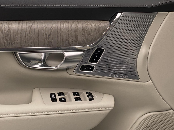 Volvo V90 T8 AWD Plug-in DARK ULTRA