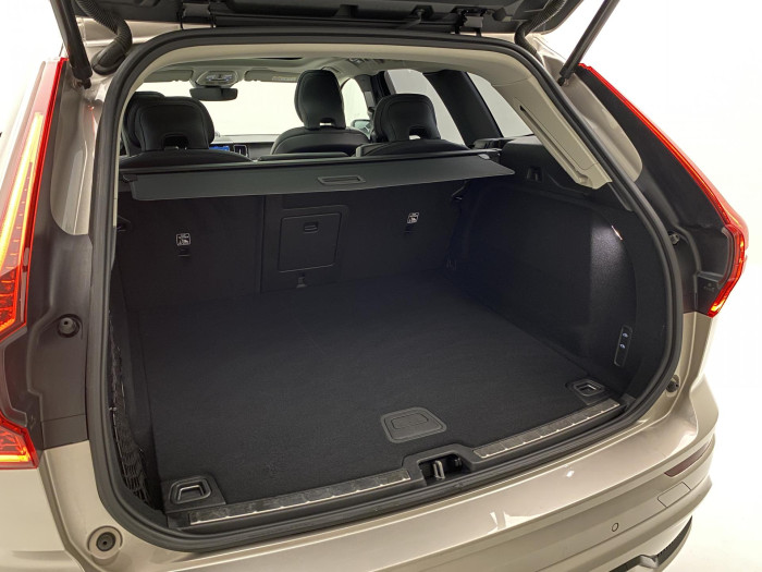 Volvo XC60 B5 AWD ULTRA DARK AUT CZ 1.maj